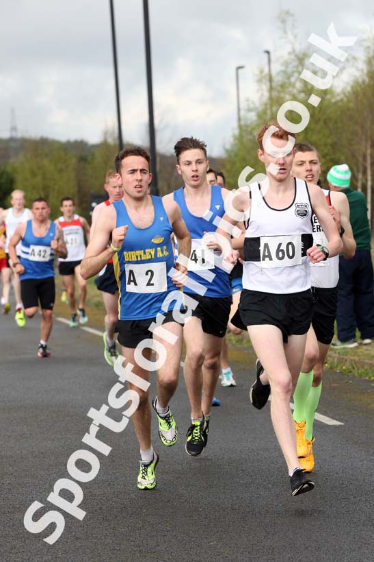 Senior mens relay, Elswick Good Friday Road Races. Photo: David T. Hewitson/Sports for All Pics